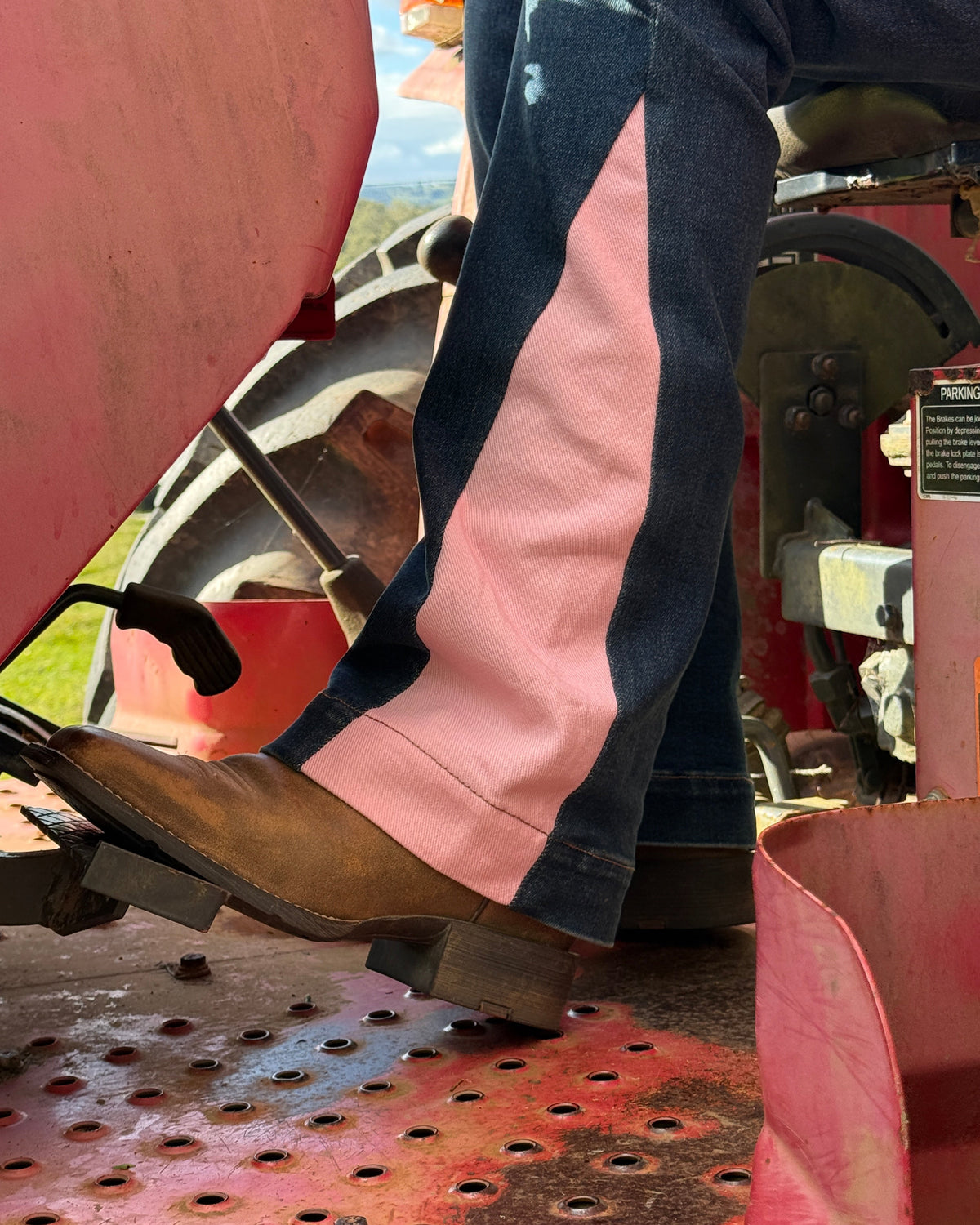 Cowgirl Crush Original Performance Jeans in Pink